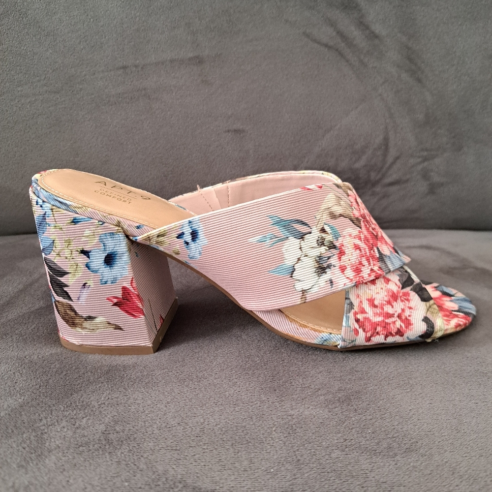 Apt 9, Motivated, Floral Block Heel Open Sandal. 8.5 m. NIB